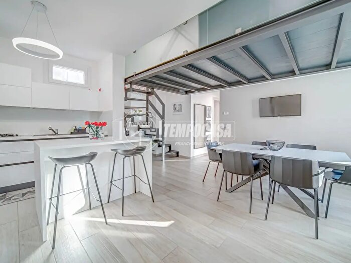 Appartamento bilocale in vendita in Via Giuseppe Mazzini, Buguggiate