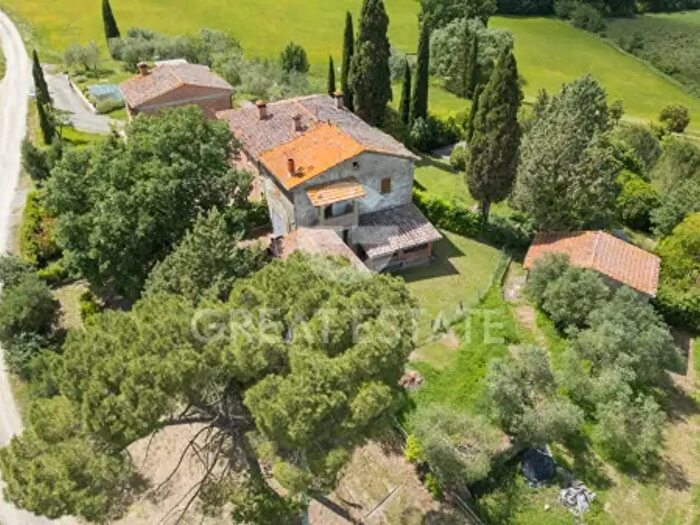 Casa con 6 locali in vendita in Cetona