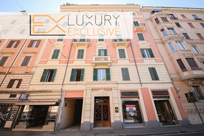 Appartamento con 5 locali in vendita in Roma