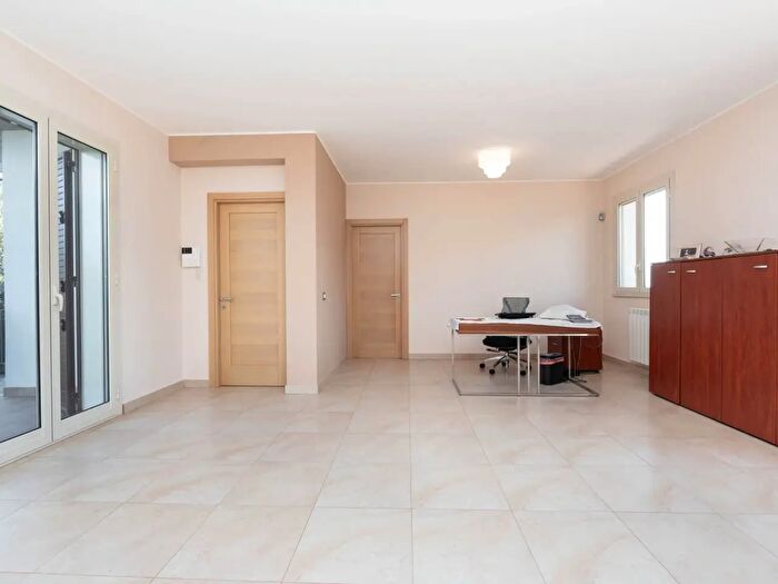 Appartamento trilocale in vendita in Via Carminello, Valverde