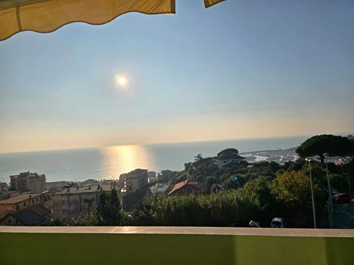 Appartamento trilocale in vendita in Varazze