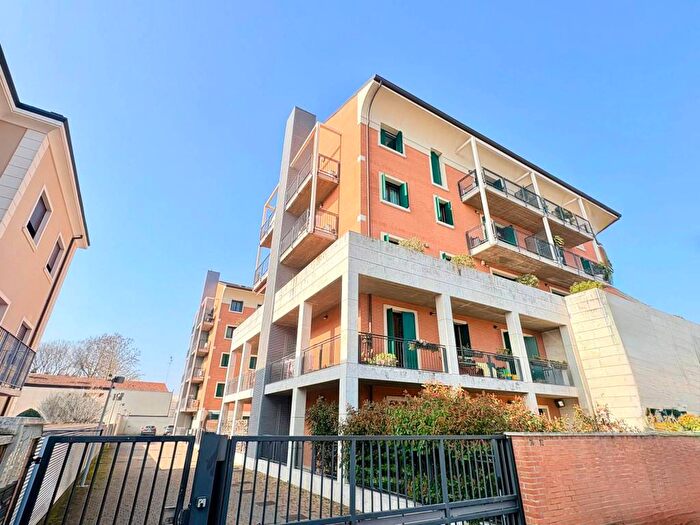 Appartamento trilocale in affitto in Via Giuseppe Fabbri, Ippodromo, Ferrara