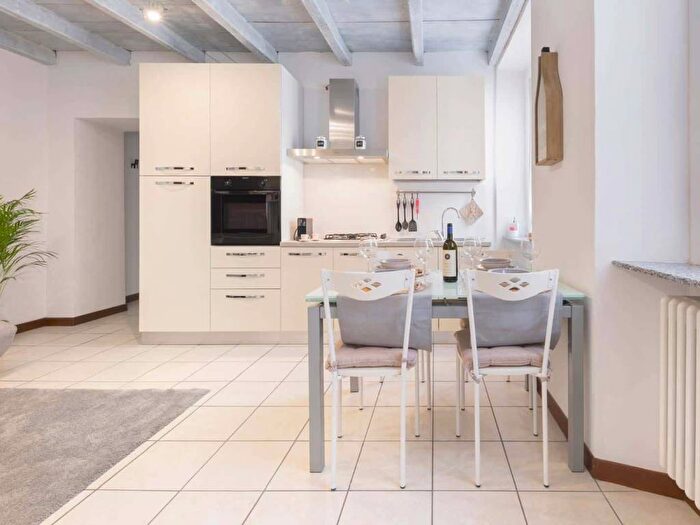 Appartamento bilocale in affitto in Via Milano, Borghi, Como