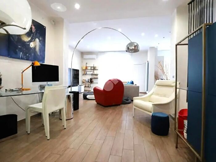 Appartamento trilocale in vendita in Via Corrado del Greco, Roma