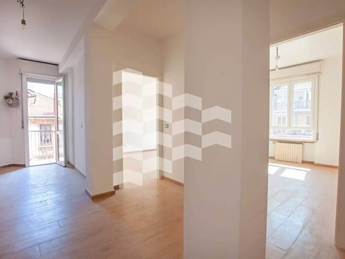 Appartamento trilocale in affitto in Via Oglio, Milano