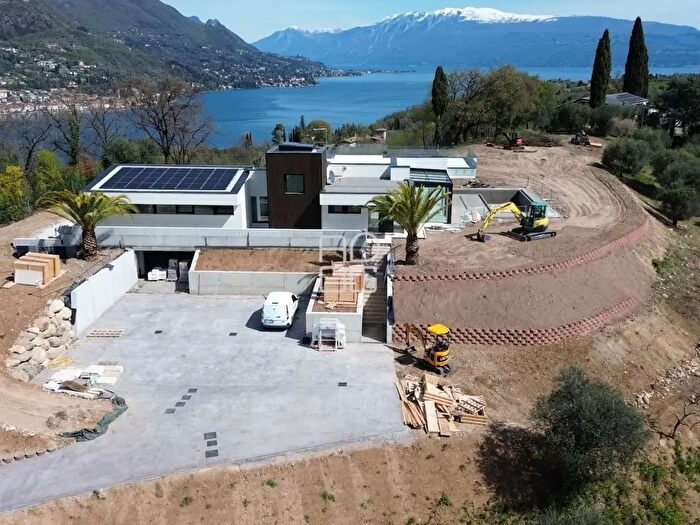 Casa con 10 locali in vendita in Via del Panorama, Salo