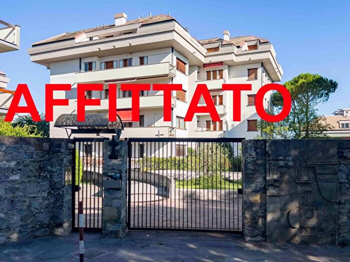 Appartamento trilocale in affitto in Via Puggia, Albaro, Genova