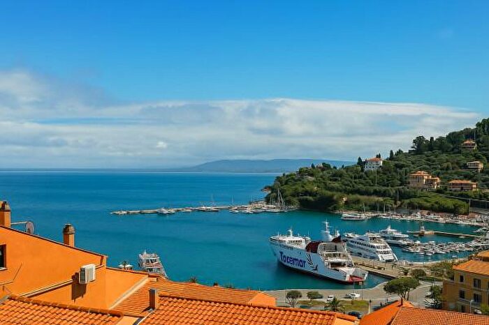 Appartamento quadrilocale in vendita in Via Panoramica di Porto Santo Stefano, Monte Argentario