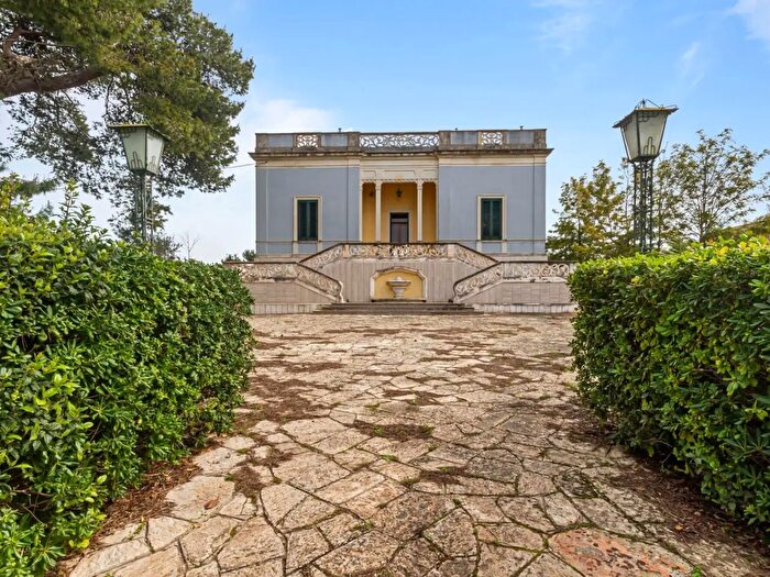 Casa con 7 locali in vendita in Via Gallipoli, Galatone