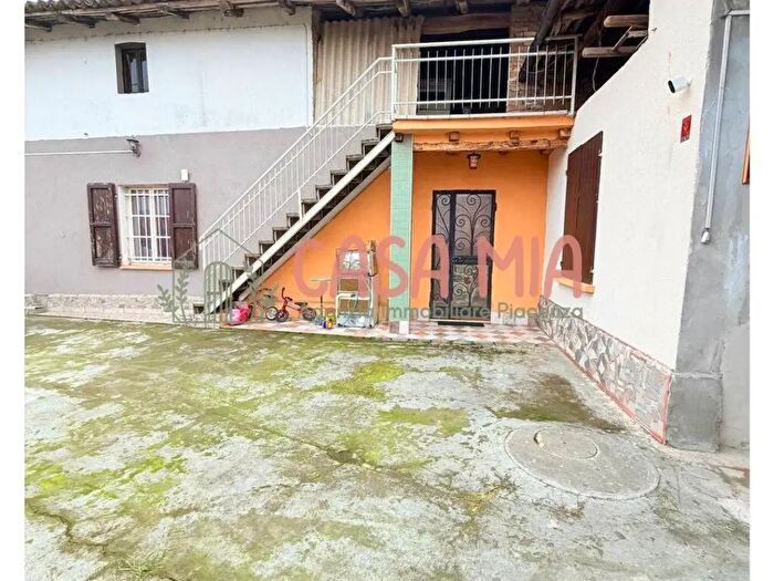 Casa quadrilocale in vendita in Strada Farnesiana, Piacenza