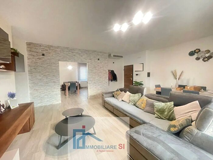 Appartamento con 5 locali in vendita in Via Crocevia Sala, Foglianise