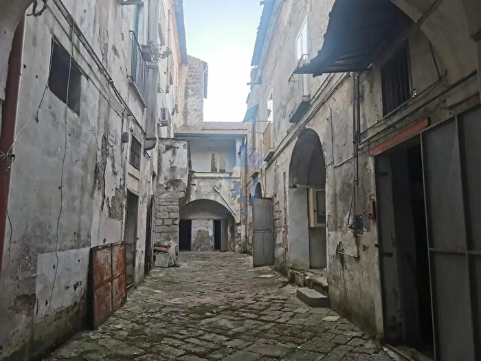 Casa con 16 locali in vendita in Via Antonio Tari, Santa Maria Capua Vetere