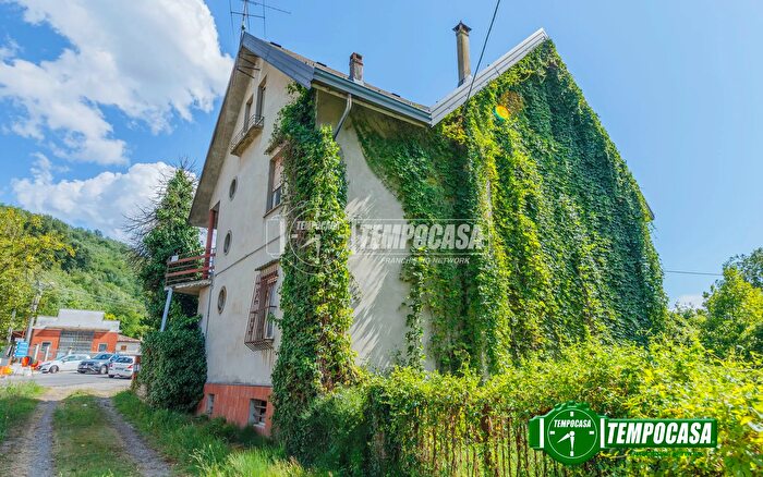 Casa con 9 locali in vendita in Sp, Gropparello