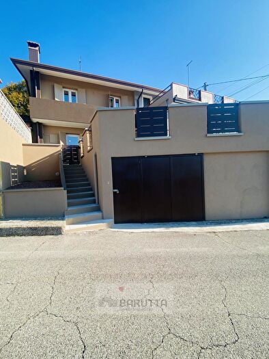 Casa trilocale in vendita in Via Venezia, Resana