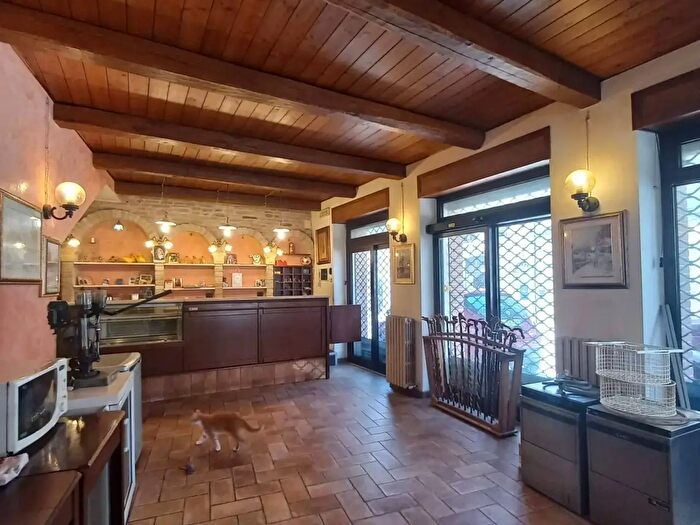 Casa con 10 locali in vendita in Largo Marconi, Santa Vittoria In Matenano