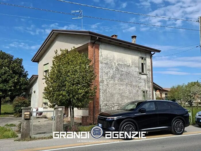 Casa con 7 locali in vendita in Via Croce, Povegliano