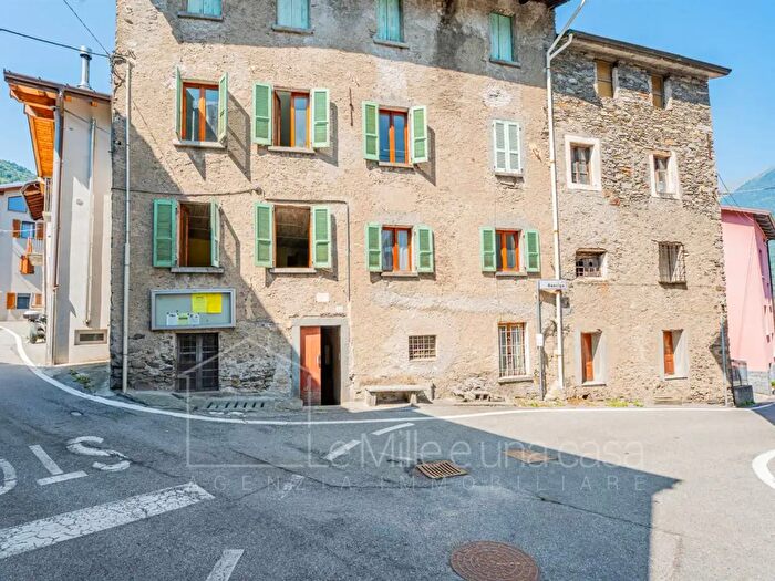 Casa con 6 locali in vendita in Via Don Cusini, Talamona