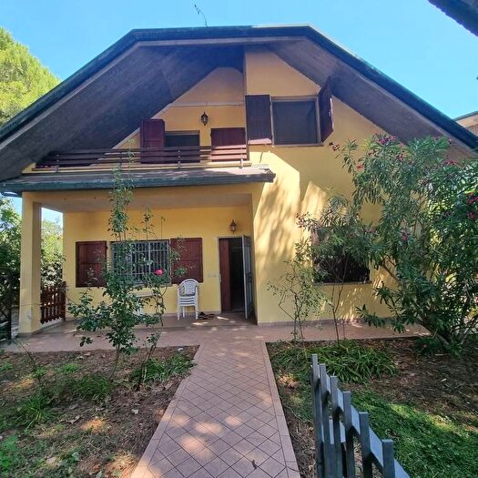 Casa con 11 locali in vendita in Cervia