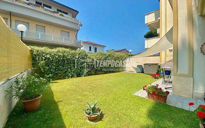 Appartamento con 5 locali in vendita in Via Tornaboni, Massa