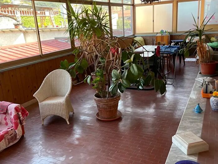 Casa con 9 locali in vendita in Carrara