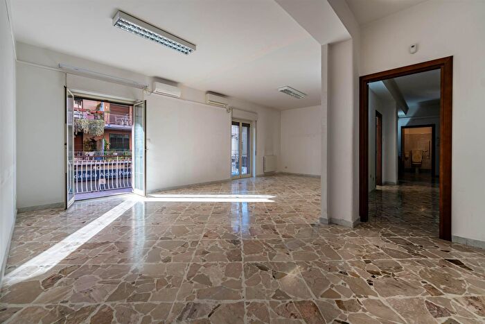 Appartamento con 5 locali in vendita in Corso San Vito, Mascalucia