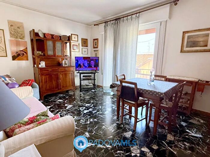 Appartamento con 5 locali in vendita in Via Altichieri da Zevio, Padova