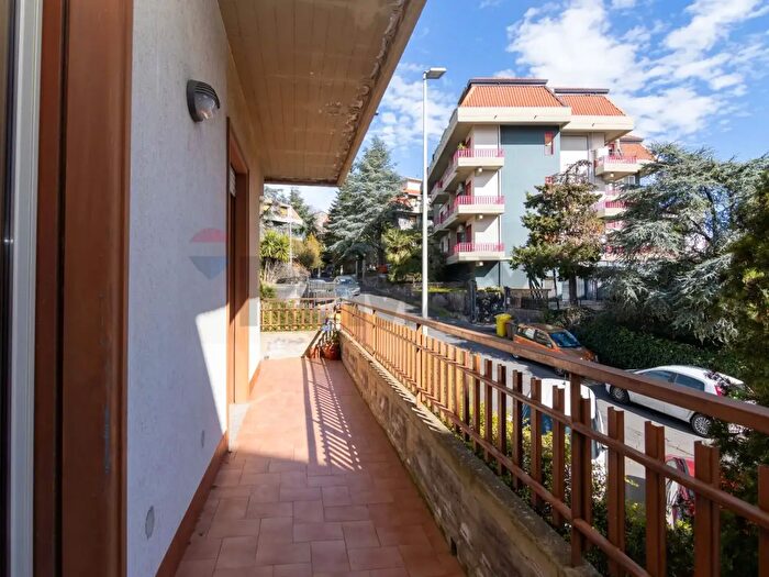 Appartamento con 5 locali in vendita in Via Matilde Serao, Belpasso
