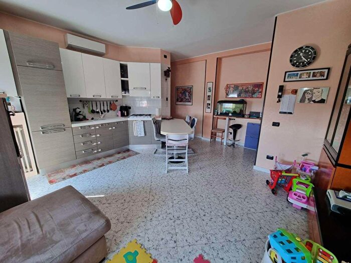 Appartamento bilocale in vendita in Via Venezia, Limbiate