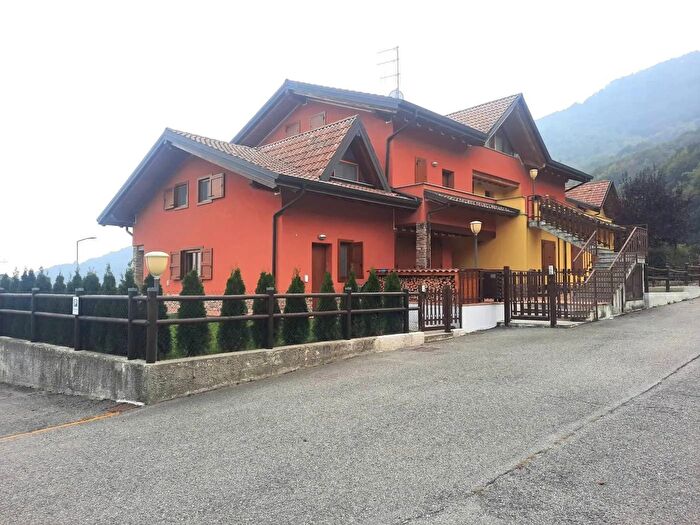 Appartamento trilocale in vendita in Via Canale Roncola, Roncola