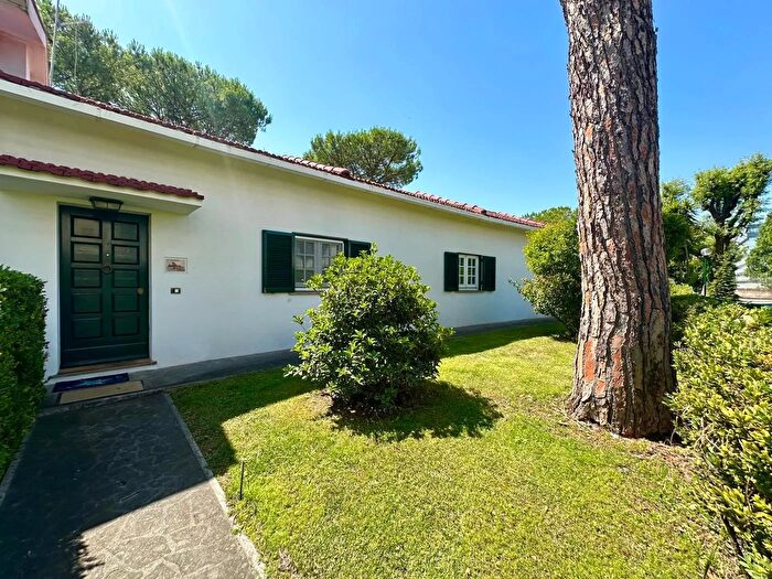 Appartamento trilocale in affitto in Via Lucrezia Romana, Roma