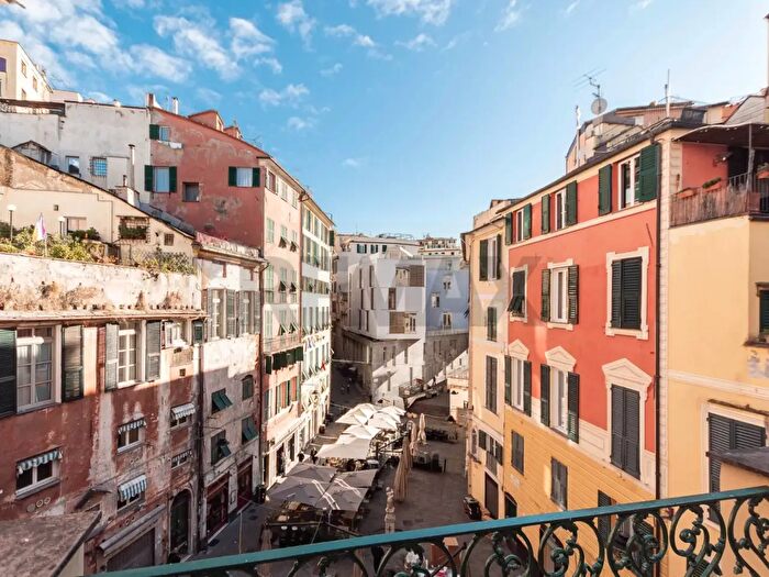 Appartamento con 6 locali in vendita in Salita Pollaiuoli, Genova