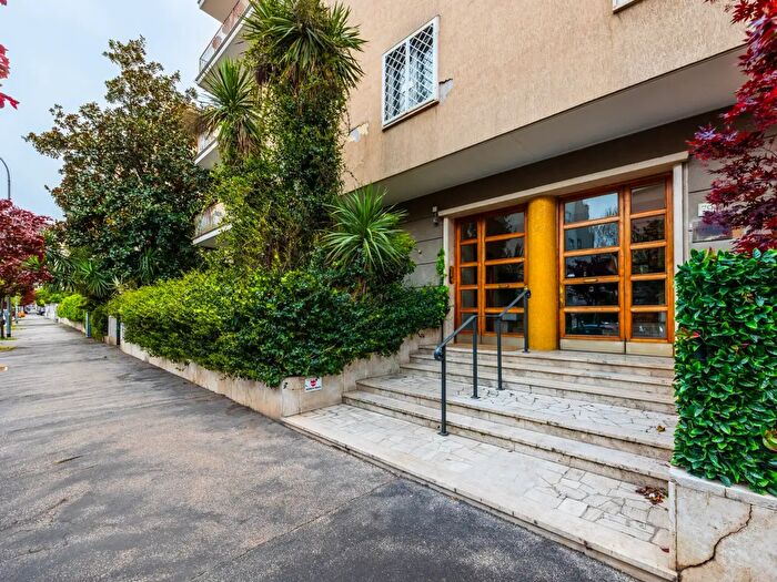 Appartamento quadrilocale in vendita in Via Filippo Civinini, Roma