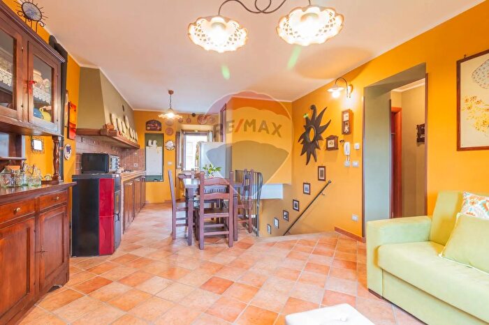 Appartamento trilocale in vendita in Via Guglielmo Marconi, Ischia Di Castro