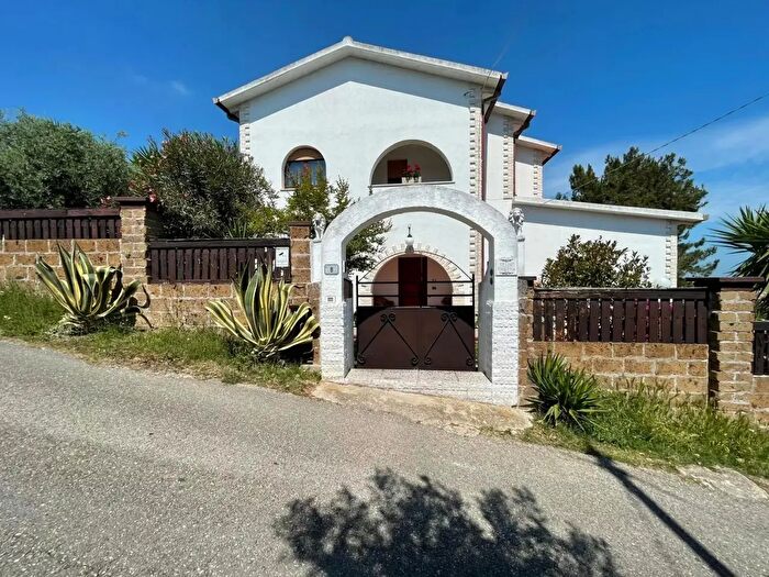 Casa con 5 locali in vendita in Silvi