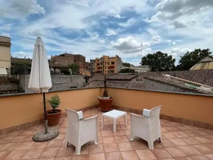 Appartamento trilocale in affitto in Piazza di Santa Cecilia, Roma