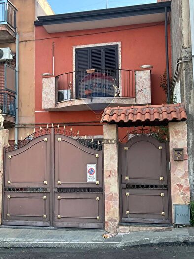 Casa quadrilocale in vendita in Via Plebiscito, Misterbianco
