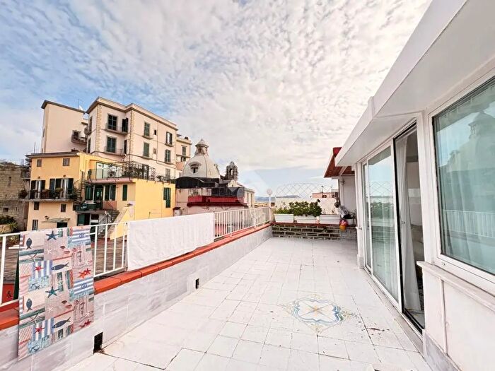 Appartamento con 5 locali in vendita in Corso della Repubblica, Pozzuoli