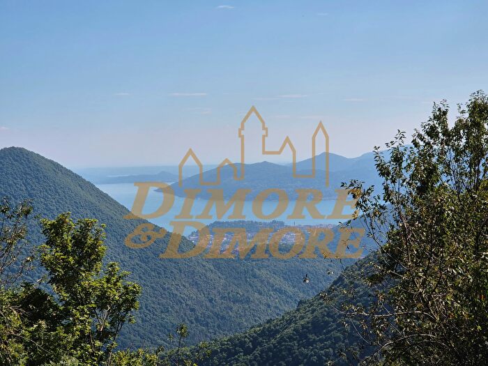 Casa con 6 locali in vendita in Via per Cambiesso, Intragna