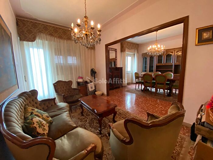 Appartamento con 5 locali in affitto in Frosinone