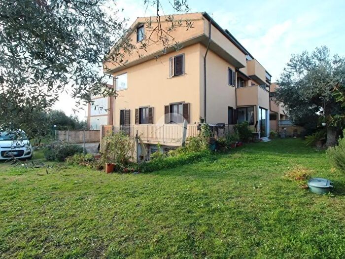 Appartamento trilocale in vendita in Via Antica Quinzia, Nerola