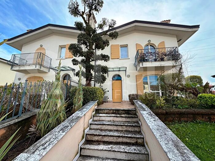 Casa con 5 locali in vendita in Via Gramsci, Concesio