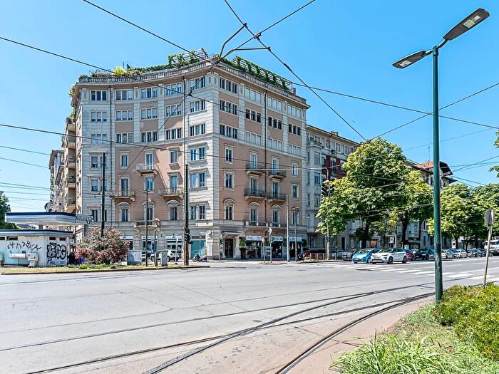 Appartamento con 6 locali in vendita in Corso Einaudi, Torino