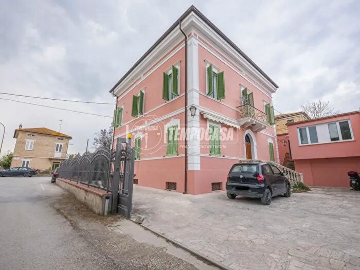 Appartamento con 6 locali in vendita in Via XXIX Giugno, Morrovalle
