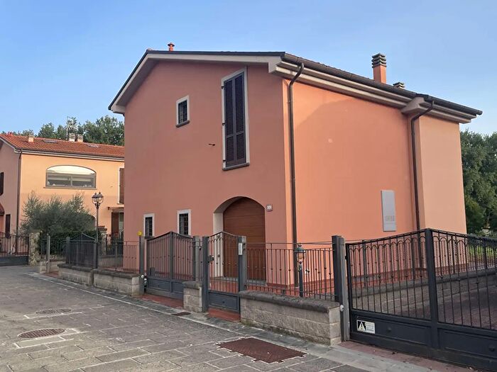 Casa con 10 locali in vendita in Casina, Castiglion Fiorentino