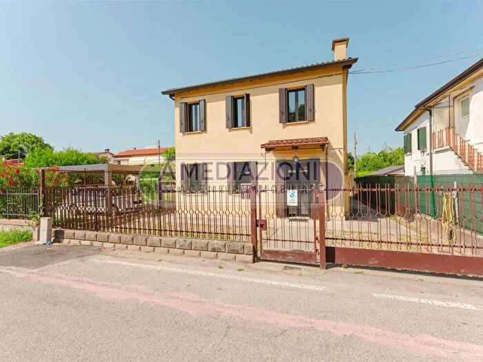 Casa con 9 locali in vendita in Via Toti, Mirano