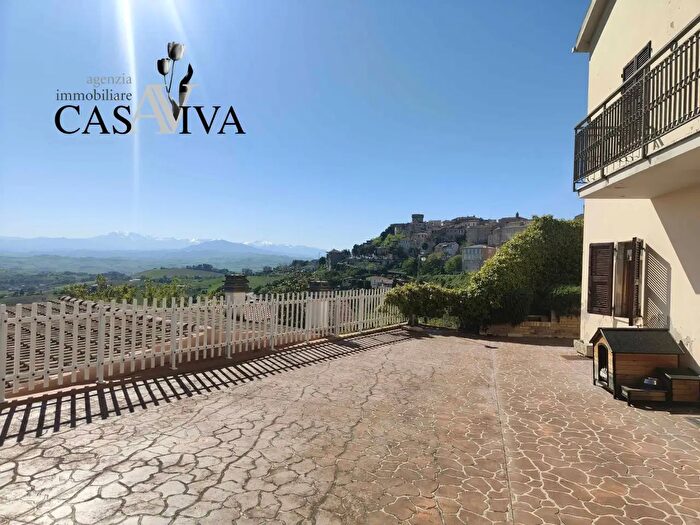 Casa con 6 locali in vendita in Viale Cristoforo Colombo, Acquaviva Picena