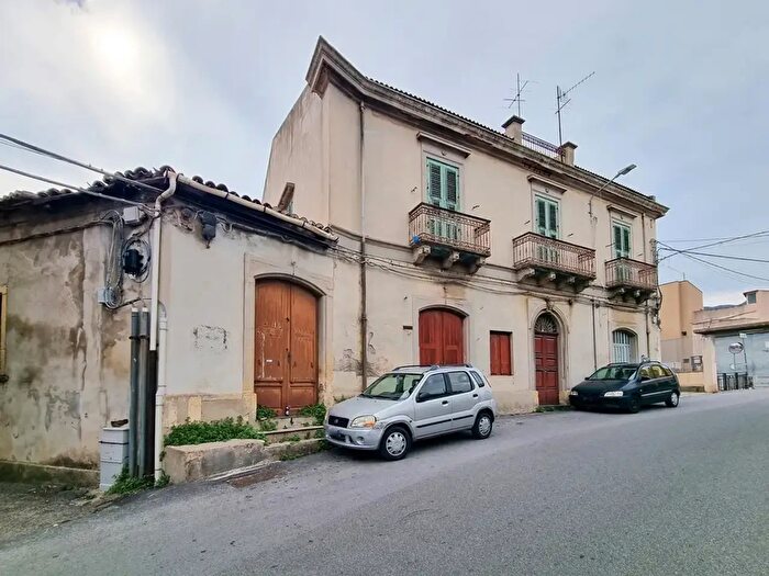 Casa con 12 locali in vendita in Sp Santa Margherita, Messina