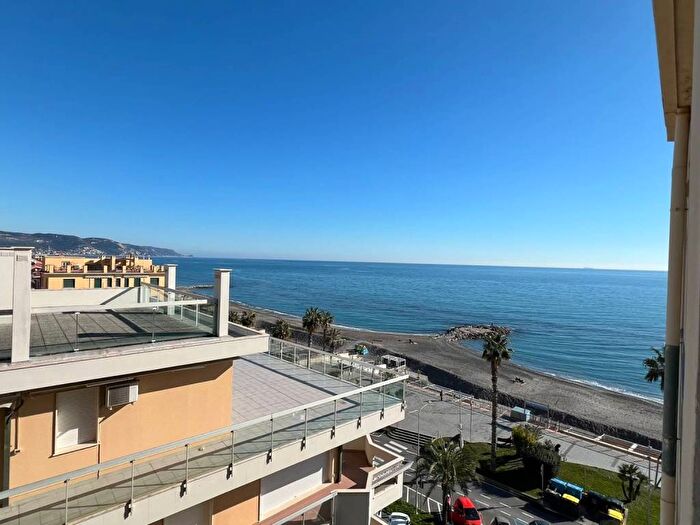 Appartamento bilocale in affitto in Piazzale Giuseppe Mazzini, Centro, Loano