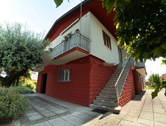 Appartamento con 5 locali in vendita in Via Roma, Albignasego