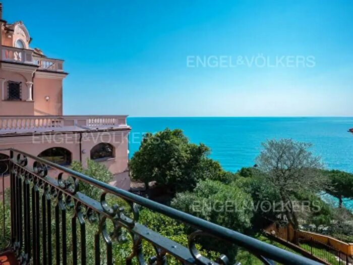 Appartamento con 6 locali in vendita in Via Crocetta, Celle Ligure